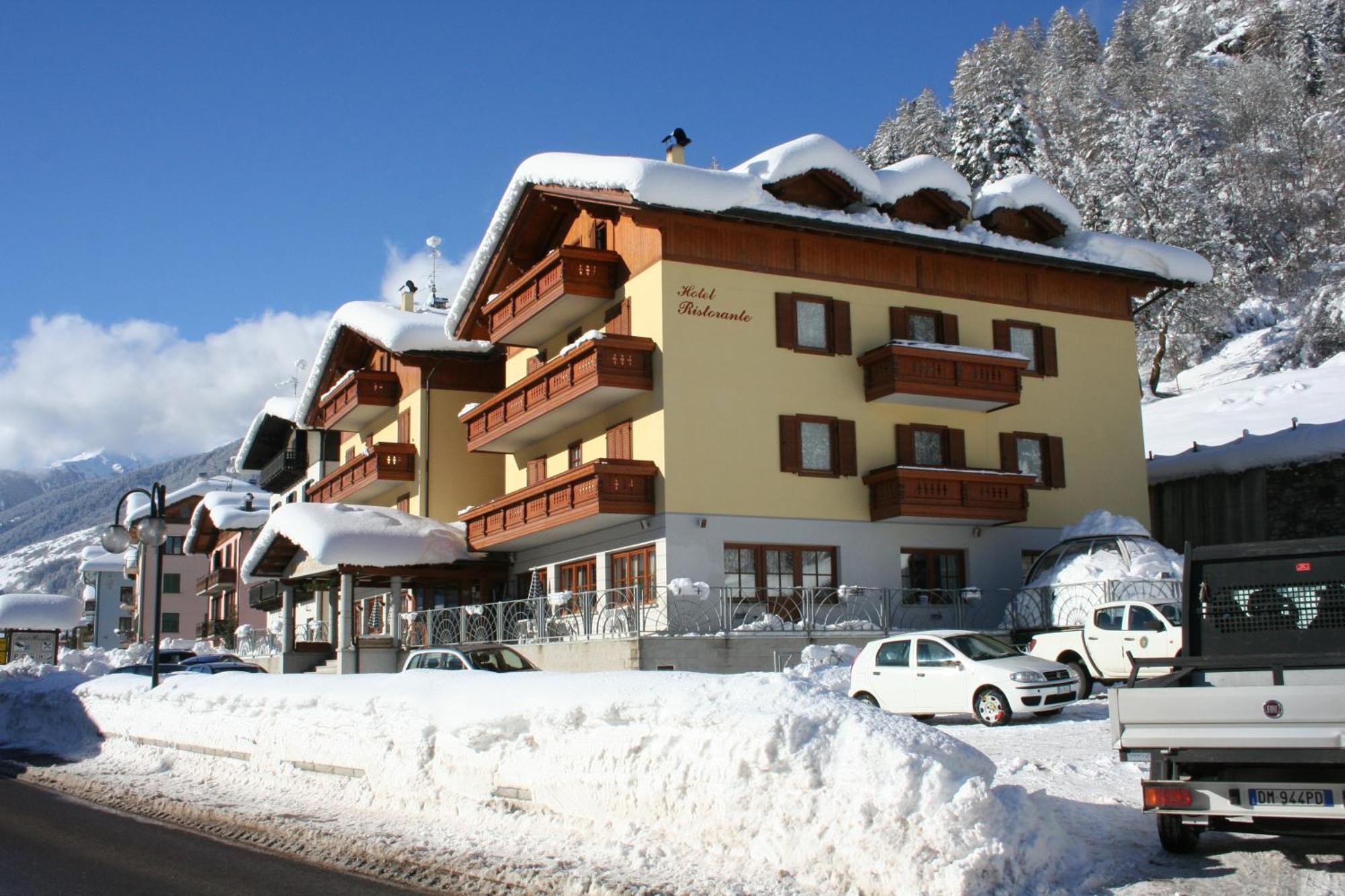 Hotel Pezzotti เปลลิซซาโน ภายนอก รูปภาพ