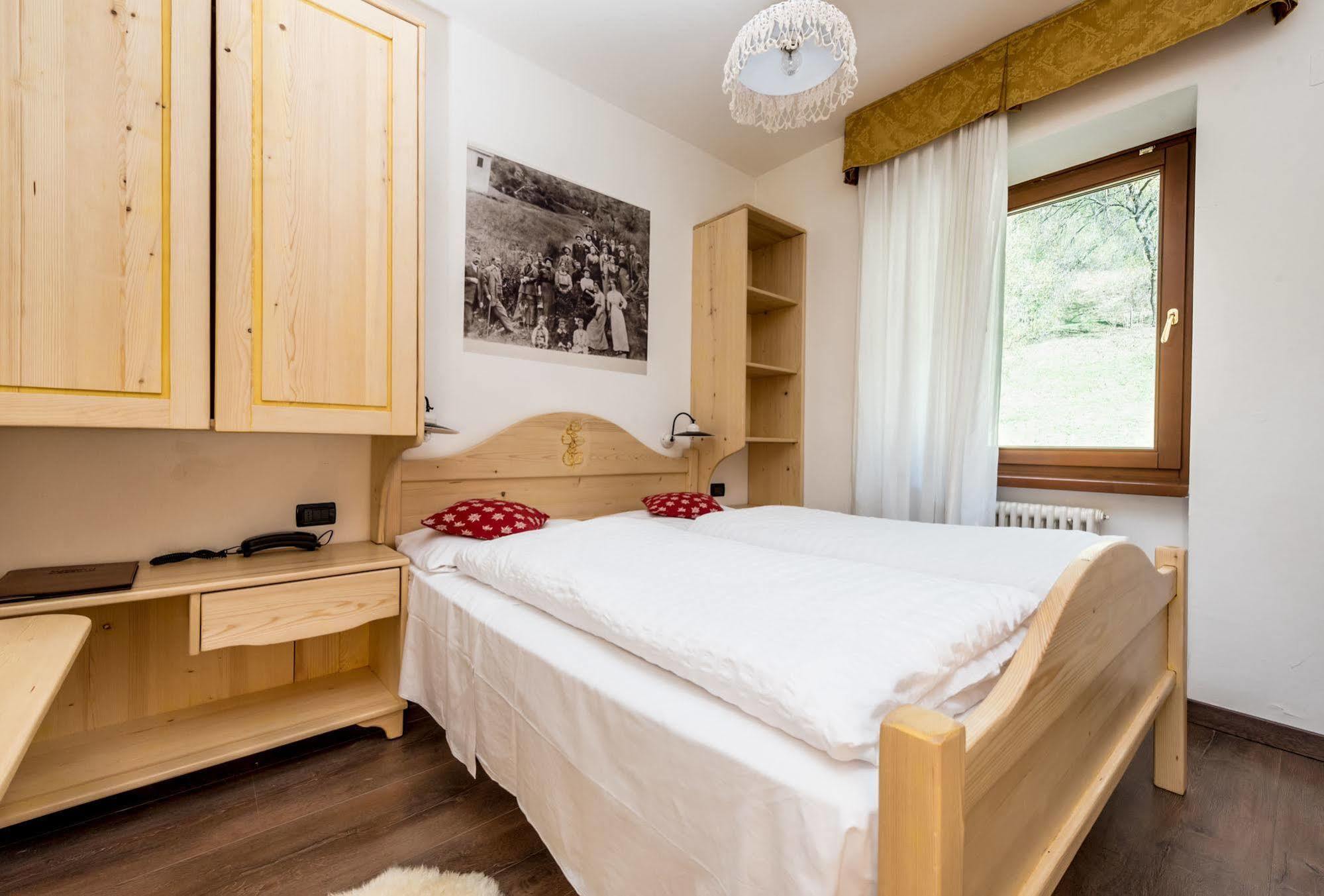 Hotel Pezzotti เปลลิซซาโน ภายนอก รูปภาพ