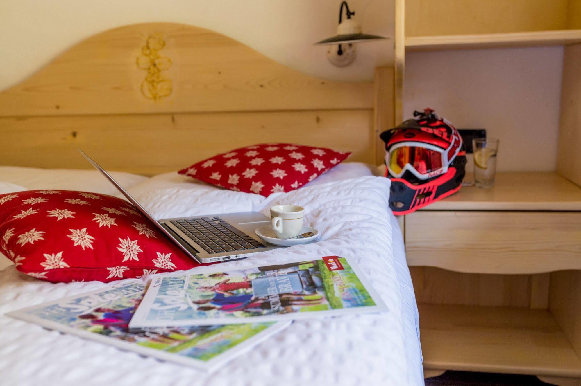 Hotel Pezzotti เปลลิซซาโน ภายนอก รูปภาพ