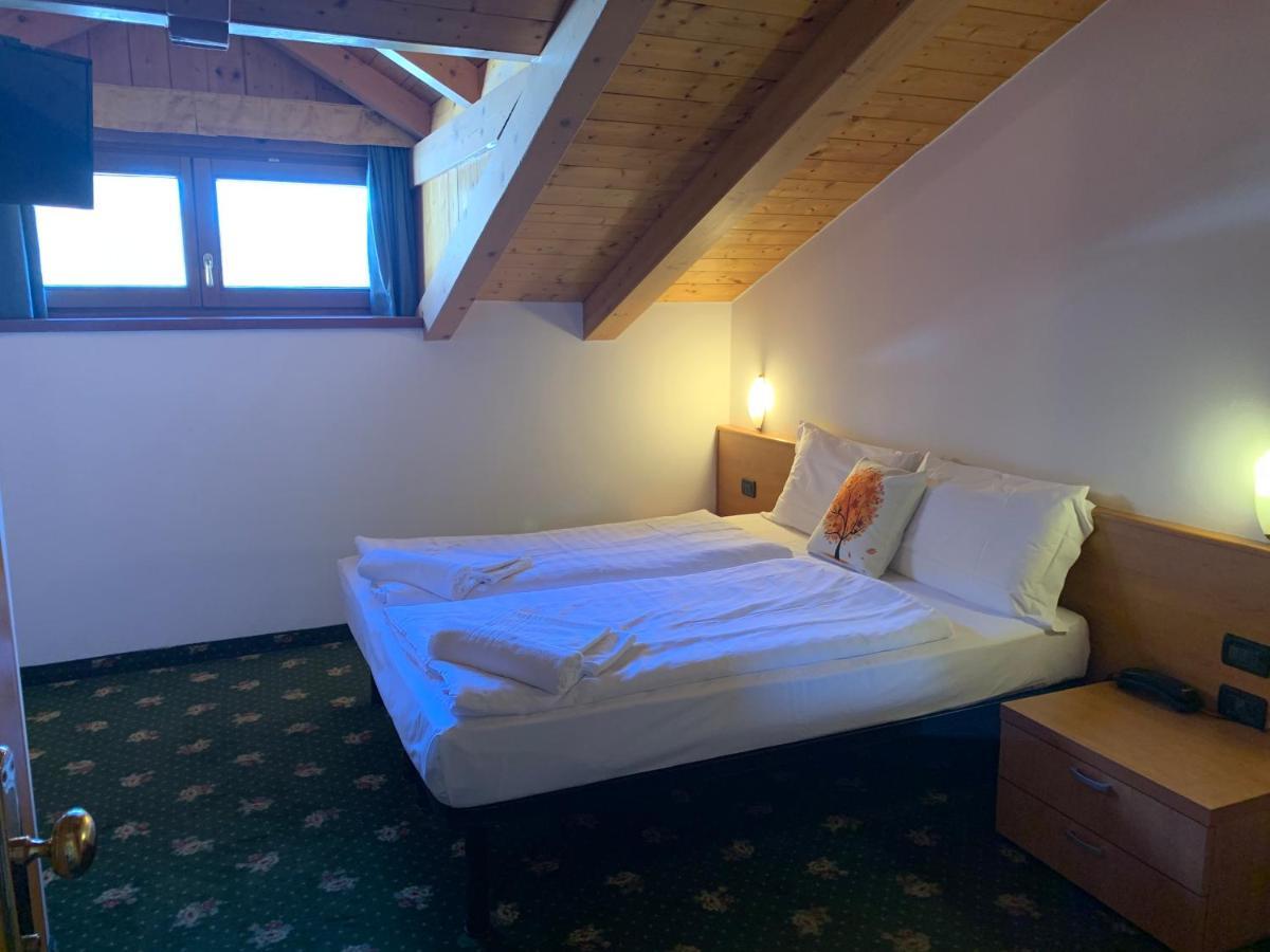 Hotel Pezzotti เปลลิซซาโน ภายนอก รูปภาพ