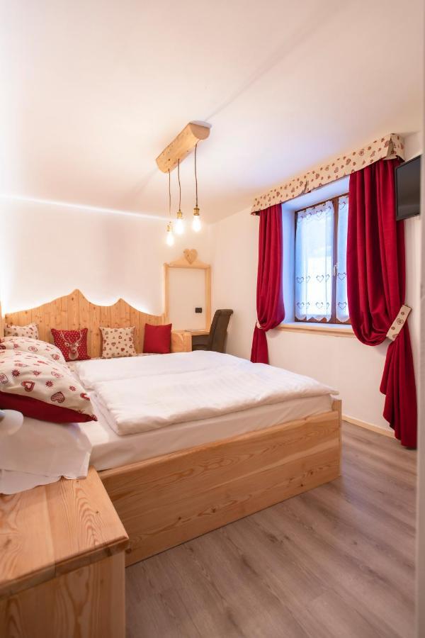 Hotel Pezzotti เปลลิซซาโน ภายนอก รูปภาพ